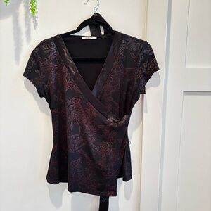 Karel Euro Chocolate Brown Womens Faux Wrap Top Floral Red Metallic Satin Trim M